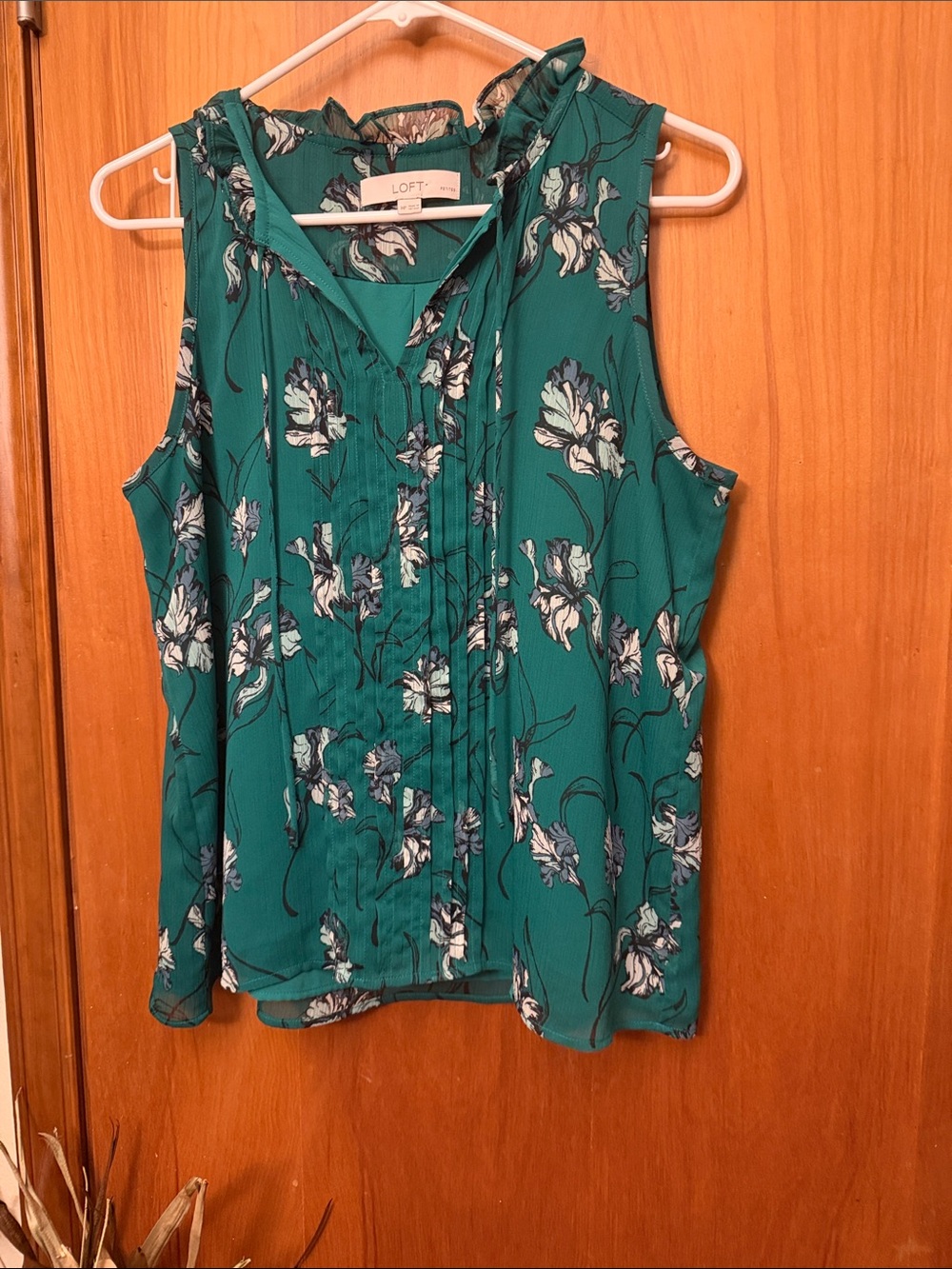 5/$32 LOFT Teal Green Floral Sleeveless Ruffle-Trim Blouse